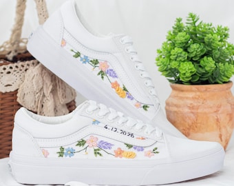 Gepersonaliseerde Vans-huwelijkssneakers met naam en datum voor een comfortabele bruid: op maat gemaakte bruidsschoenen voor dans en receptie