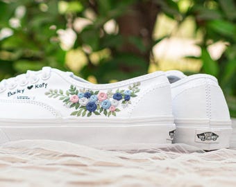 Op maat geborduurde bestelwagens: bruiloftssneakers met bloemen, bruidscadeau