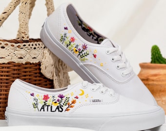 Scarpe Vans Old School personalizzate con ricamo, piccolo fiore, nome ricamato, sneakers personalizzate con ricamo floreale, regali unici per lei