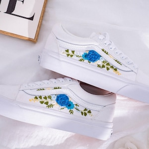 Ślubne Vans, Niebieskie Kwiaty Haftowane Vansy Niestandardowe, Ślubne Buty Haftowane Kwiatami, Kwiatowe Haftowane Trampki, Spersonalizowane Ślubne Vans