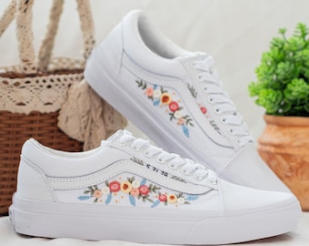 Pastelkleurige bloemen Vans voor comfortabele bruidssneakers: gepersonaliseerde bruidsschoenen voor dans en receptie