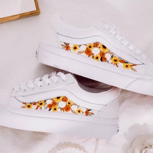 Hochzeit Vans für Braut & Bräutigam, Sonnenblumen bestickt Vans Custom, Rose, Blumenstickerei Vans, personalisierte Braut Sneaker, Boho Hochzeit