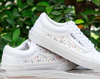Op maat geborduurde bestelwagens: bruiloftssneakers met bloemen, bruidscadeau