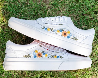 Op maat geborduurde zonnebloem trouwbusjes: gepersonaliseerde datumsneaker