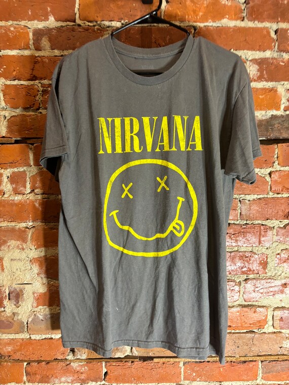 Nirvana large grey graphic vintage preowned tshirt - image 2