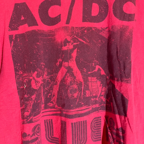 T-shirt usata vintage con grafica rossa media ACDC