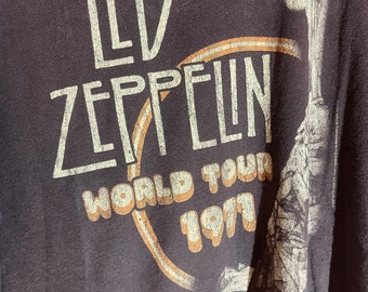 Led Zeppelin large black graphic vintage preowned tshirt