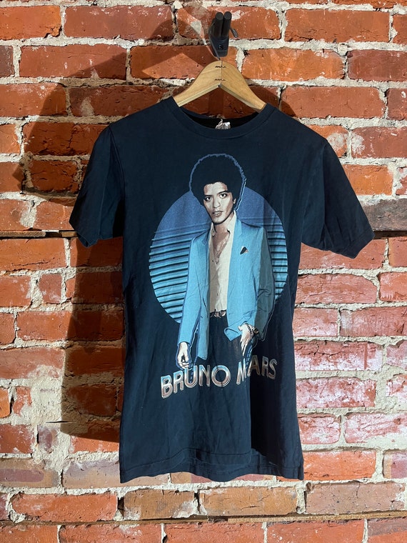 Bruno mars small black graphic vintage preowned t… - image 2