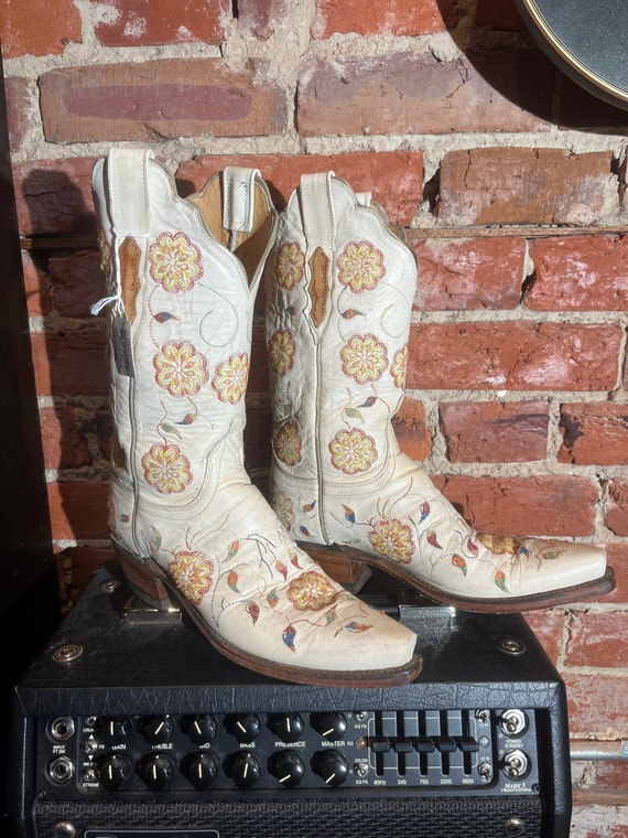 1883 by Lucchese size 6 white leather embroidered 