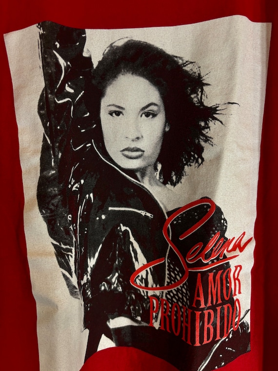 Selena small red graphic vintage preowned tshirt