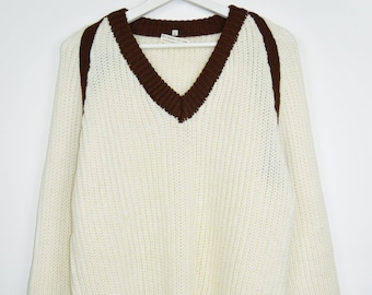 Vintage 90's V-Neck Sweater, Retro Chunky Pullover, Classic Jumper, Cozy Winterwear, Nostalgic Fashion