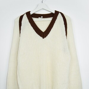Vintage 90&#39;s V-Neck Sweater, Retro Chunky Pullover, Classic Jumper, Cozy Winterwear, Nostalgic Fashion