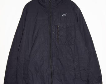 Vintage Nike gefütterte Jacke | Retro Schwarze Jacke | 00er Jahre Sportbekleidung | Herren Oberbekleidung | Strassenmode