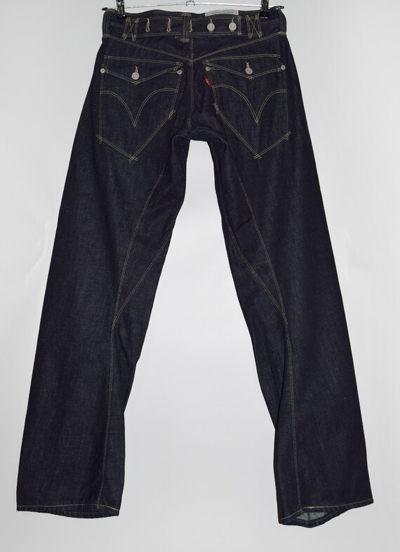 Levis Engineered Twisted Jeans Size 28 