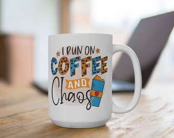 I Run on Coffee and Chaos Mug Large 15oz Größe super jeder Kaffeesüchtige oder diejenigen, die den Snooze Button lieben