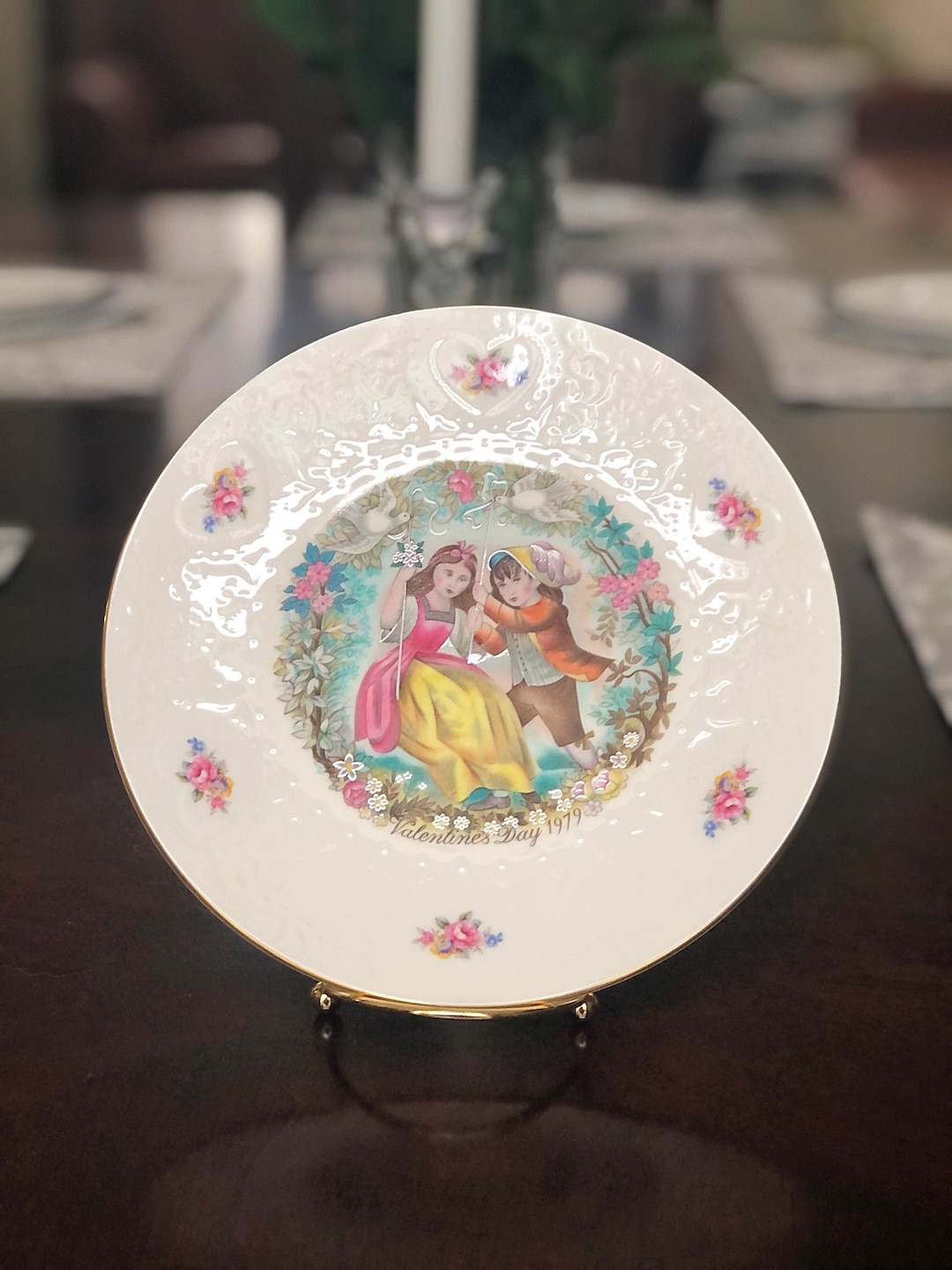 Royal Doulton VALENTINE Plate, Vintage Collector Plate, 1979 Girl on a