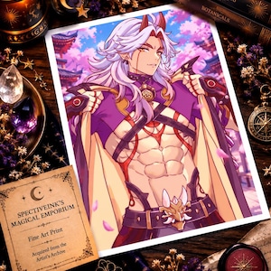 Puede incluir: Una impresión artística rectangular que muestra un personaje de estilo anime con cabello largo blanco, cuernos rojos y torso musculoso. El personaje viste un atuendo morado y beige con correas oscuras. El fondo muestra un templo y pétalos rosas.