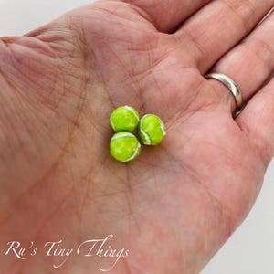 miniatyrtennisbollar