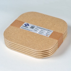 Könnte beinhalten: Ein Stapel aus fünf braunen quadratischen Holzeinlagen, jede mit abgerundeten Ecken. Die Einlagen sind mit "Einlegeplatten 5 Stück" beschriftet und haben Maße in Millimetern: Stärke 6mm, Größe 100mm, 200mm, 9mm, 150mm.