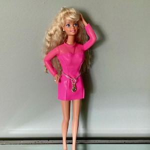 green emerald velvet dress Mattel 2012 Barbie Fashionistas| Rogue Toys