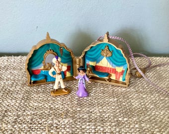 Disney ALADDIN Mini Play Set, Jasmine and Aladdin FIGURES Included! Once Upon a Time Locket Toy, 1990s