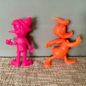 MARX Disney Toy Figures, Mickey Mouse, Donald Duck, Pinocchio, HOT NEON Colors!, 6 Inches, Louis Marx, Walt Disney, Vintage 1971 image 8