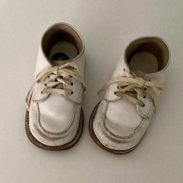 White Baby Shoes, Edwards Leather Baby Shoes with Laces, Classic Baby Shoes, Vintage 1950s
