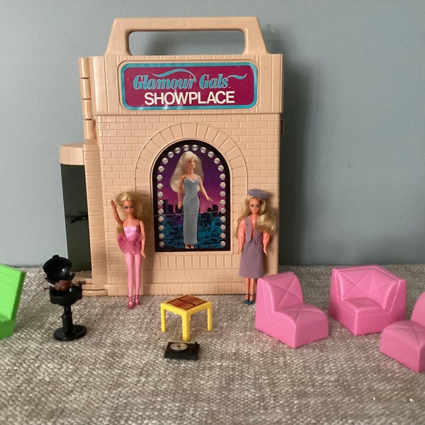 Glamour Gals SHOWPLACE Case, 2 GLAMOUR Gals Dolls, & Glamour Dolls PARTY Place Items- Pink Sectional Sofa, Green Chair, Grill, Vintage 1990s