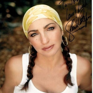 Gloria Estefan autographed signed 8x10 photograph - to John