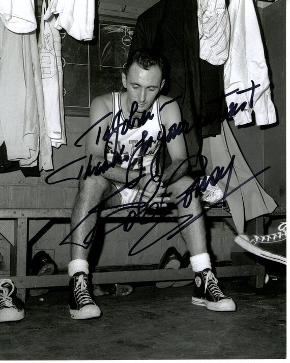 ボブ・クージーのサイン入り8x10 NBAボストンセルティックス写真