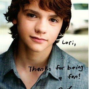 Joel Courtney autographed signed 8x10 photograph - to lori