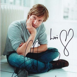 Aaron Eckhart autographed signed 8x10 photograph - to lori