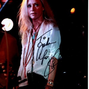 Shelby Lynne autographed signed 8x10 photograph - to john