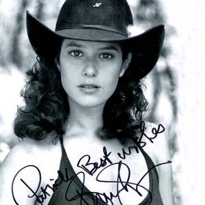 Gesigneerde door Debra Winger gesigneerde 8 x 10 Urban Cowboy-foto - aan Patrick
