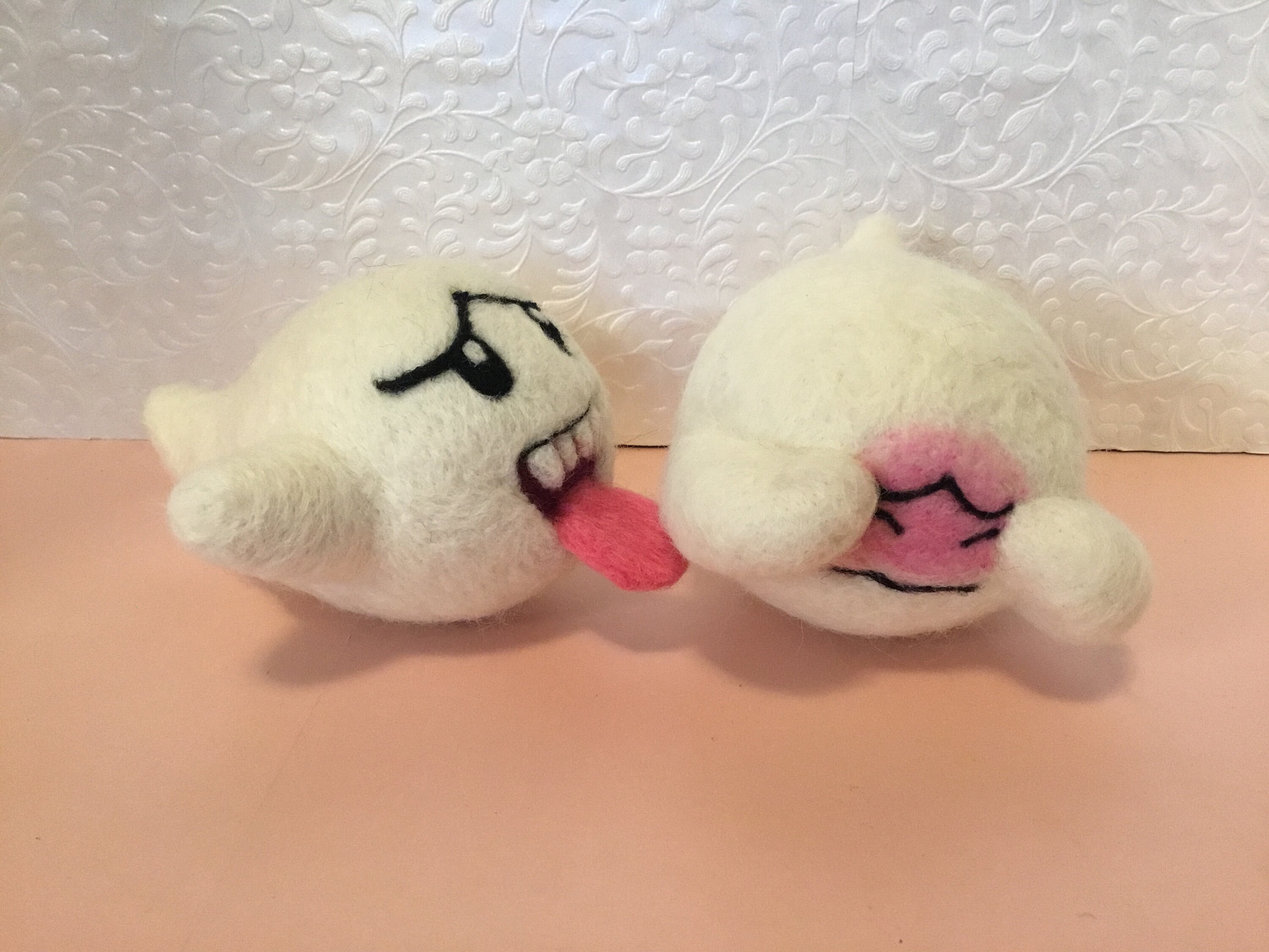 ニードルフェルトのブーのぬいぐるみ：大きなウールの人形 - Etsy 日本