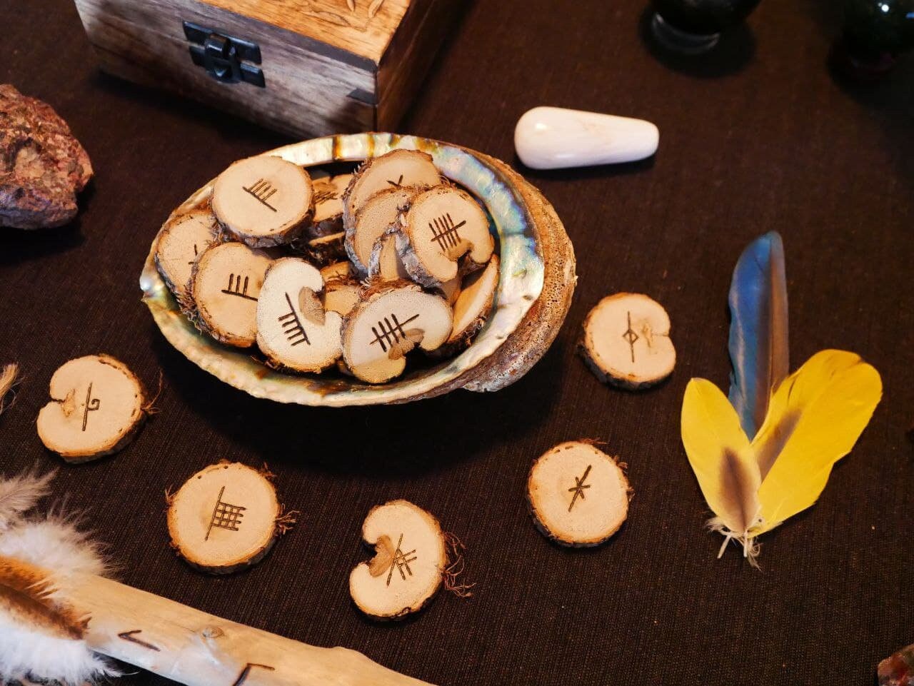 Jeu de Divination Celtique en Bois Lierre