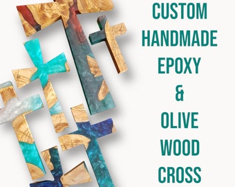 Cruz de parede personalizada em resina e madeira de oliveira: decoração artesanal