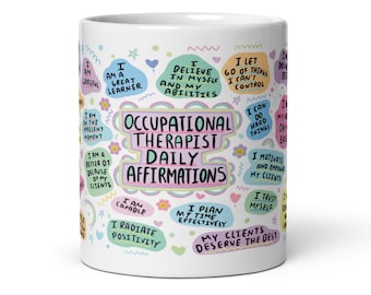 以下が含まれることがあります： カラフルなイラストと「Occupational Therapist Daily Affirmations」というテキストが書かれた白いセラミックマグカップ。テキストには、「私は素晴らしい学習者です」「私は自分自身と自分の能力を信じています」「私は有能です」「私はポジティブさを発散します」「私は自分の時間を効果的に計画します」「私のクライアントは最高に値する」など、肯定的なアファメーションが含まれています。