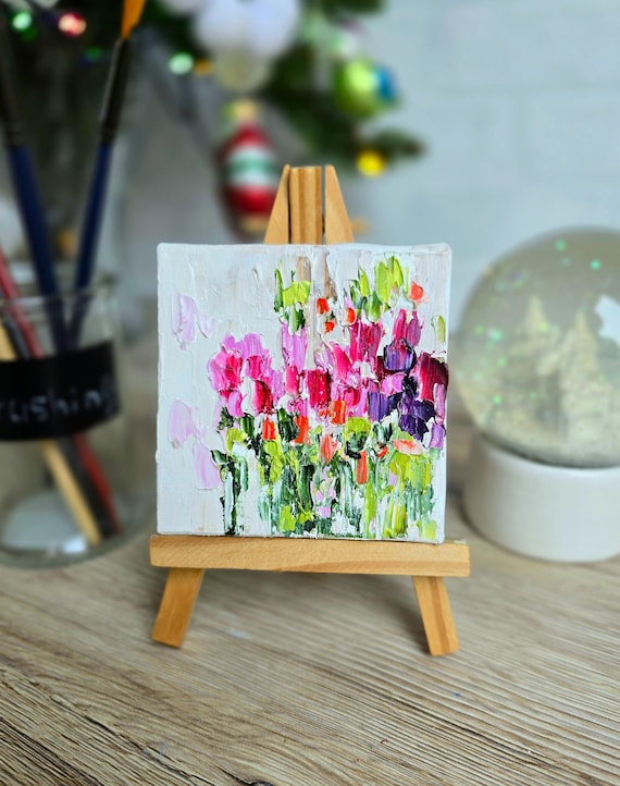 ピンクの花の油絵 小型 ピンクの花 – キャンバスに描かれたオリジナル油絵、小型イーゼル付き