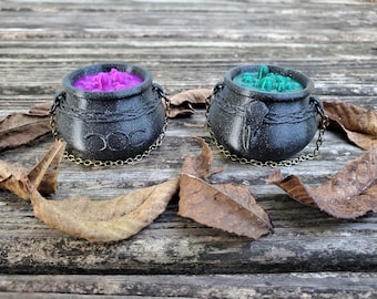 Witch's Cauldron Sensory Fidget Toy - Spooky Scary Halloween Desk Toy - Cute Autumn Gift for Kids - Witchy Fall Holiday Magnetic Keychain