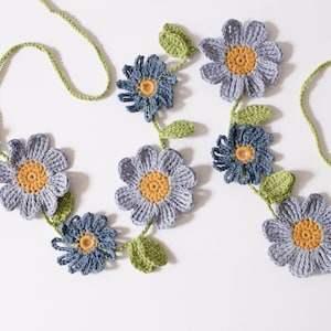 Crochet blue daisy flower with leaves wall hanging bunting - nature decoration - Spring Summer garland - Easter/ Mother’s Day present gift