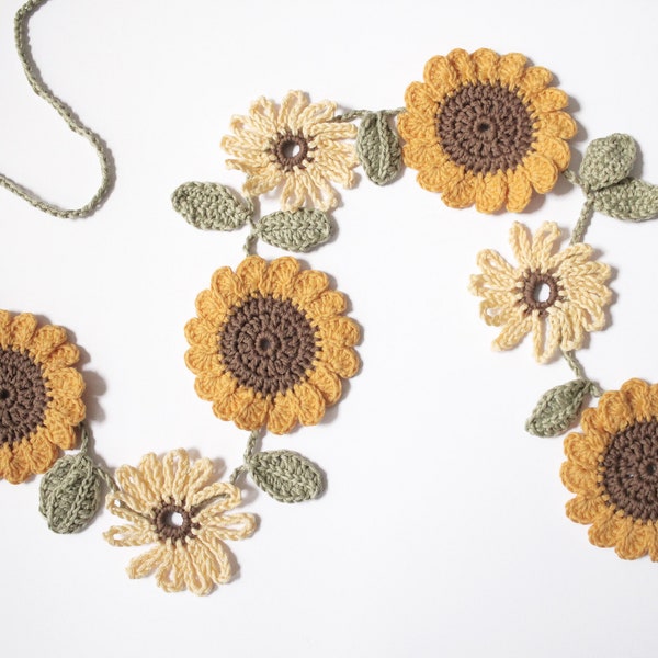 Crochet sunflower with leaves wall hanging bunting - nature decoration - Autumn garland - baby kids room decor - present gift