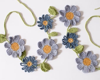 Crochet blue daisy flower with leaves wall hanging bunting - nature decoration - Spring Summer garland - Easter/ Mother’s Day present gift