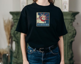 Statue of Liberty 'I'm With Her' T-Shirt | Patriotic NYC Pride Unisex Tee