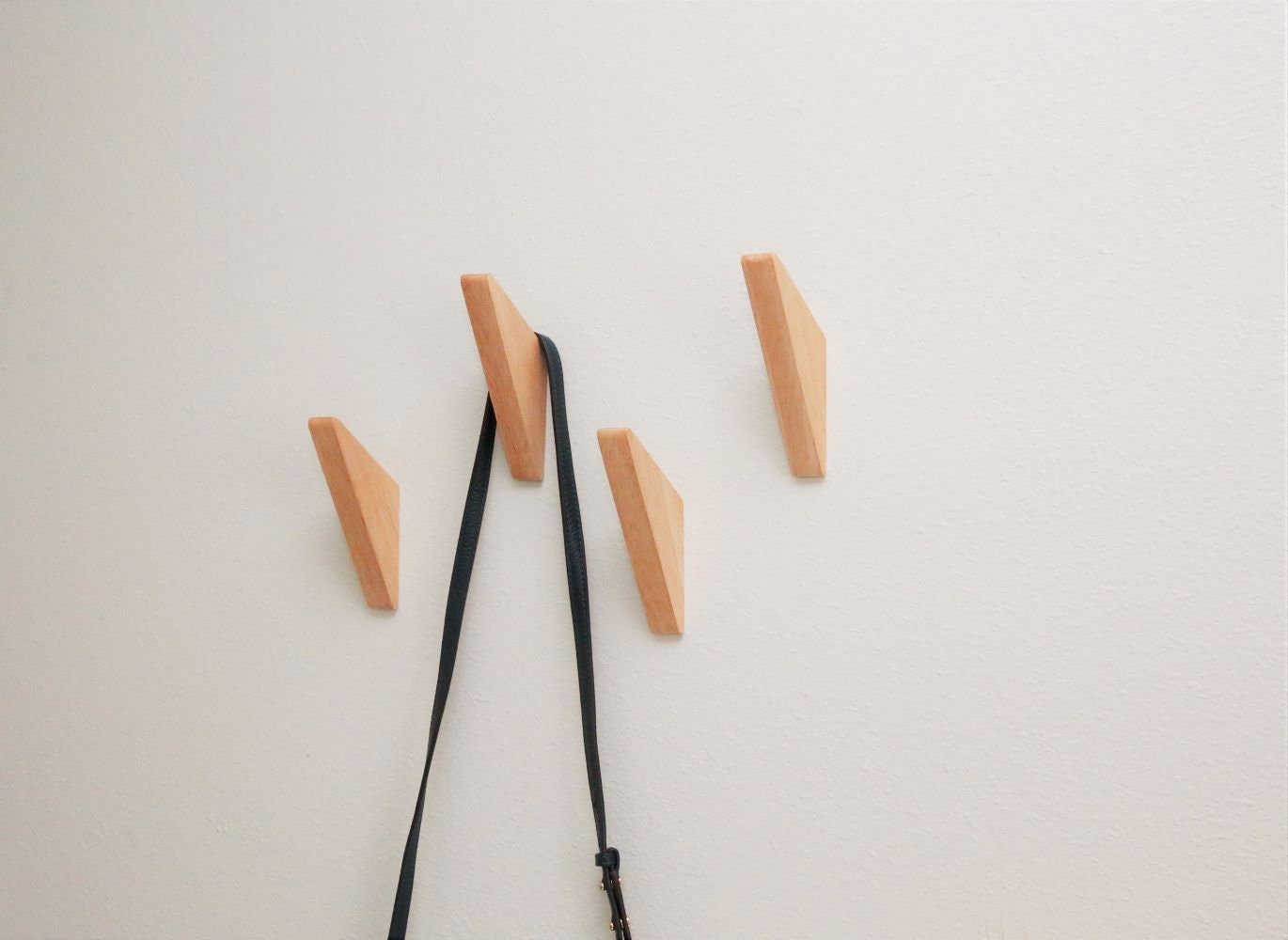 Broom Holder Wall Mounted, 4 Holders And 4 Hooks Mop Holder, Wooden Mop Broom Holder Anti Slip Rubber Natural Pine Wood Brush Holder Mop Wall Holde Nail In