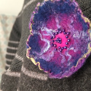 Felted Brooch, Wool Pin, Wet felted Brooch Accessory, Unique Gift , Artistic Jewelry