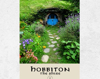 Hobbiton Reiseposter - Zauberhafte Mittelerde Wandkunst