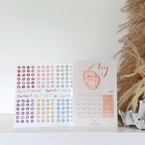 Serene Seaside 16 months Desk Calendar with mini stickers,  2025 / 2026 Shells & Seaweed Illustrations