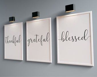 Juego de láminas decorativas con la frase "Agradecido, Bendecido" y "Agradecido", en letra cursiva (descarga instantánea).