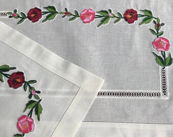 Tablecloth And Set Of 4 Napkins Machine Embroidered Pink And Yellow Rose Table Linens